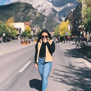 Meet your Posher, Joy